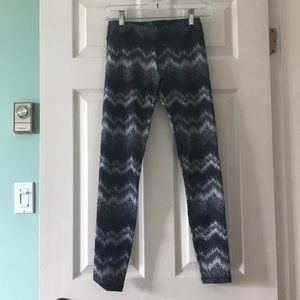 Ivivva leggings, super cute and great fit, black white and grey zig zag pattern